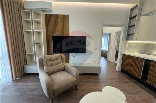 Super apartament 2+1 per qira te Casa Italia