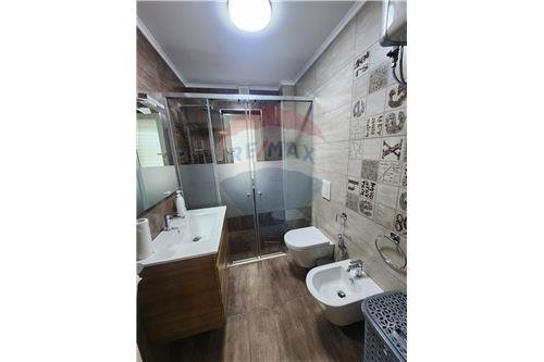 JEPET ME QIRA APARTAMENT 2+1 NE QENDER