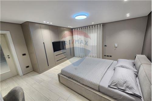 JEPET ME QIRA APARTAMENT 2+1 NE QENDER