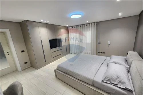 JEPET ME QIRA APARTAMENT 2+1 NE QENDER