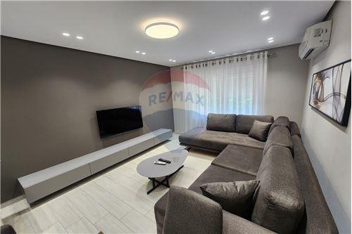 JEPET ME QIRA APARTAMENT 2+1 NE QENDER