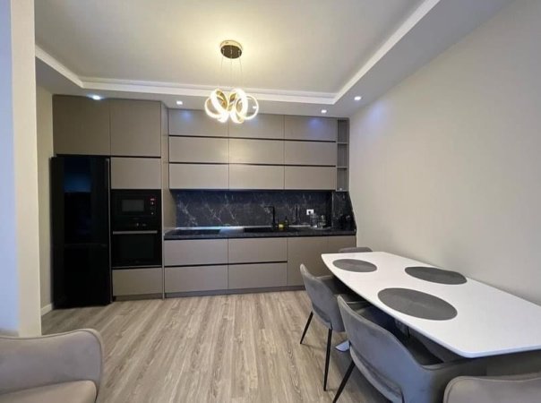 🏡Apartament 2+1 per qera prane ish-Stacionit te Trenit Tek  Kompleksi Quartium