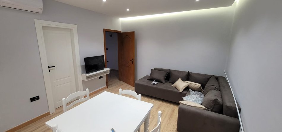 Jepet Me Qera Apartament 2+1 Prane Rruges se Dibres [ID PE0219]