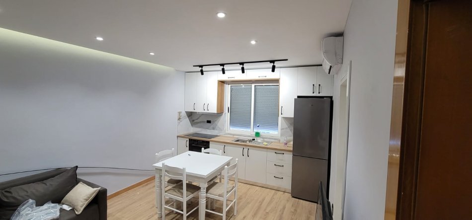 Jepet Me Qera Apartament 2+1 Prane Rruges se Dibres [ID PE0219]