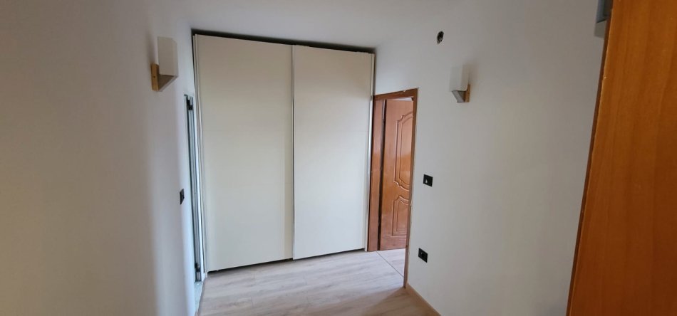 Jepet Me Qera Apartament 2+1 Prane Rruges se Dibres [ID PE0219]