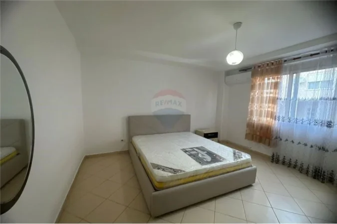 Jepet me qira apartament 1+1 te Liqeni i Thate