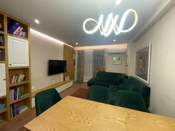 Qera, Apartament Luxury 2+1+2, Pazari i Ri, Tiranë.