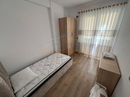 Qera, Apartament 3+1, Unaza e Re.UNA40109