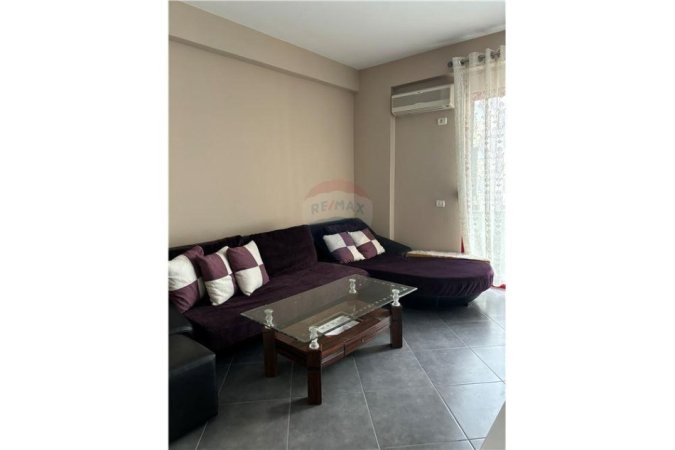 Shitet apartament 1+1 tek Kthesa e Kamzes