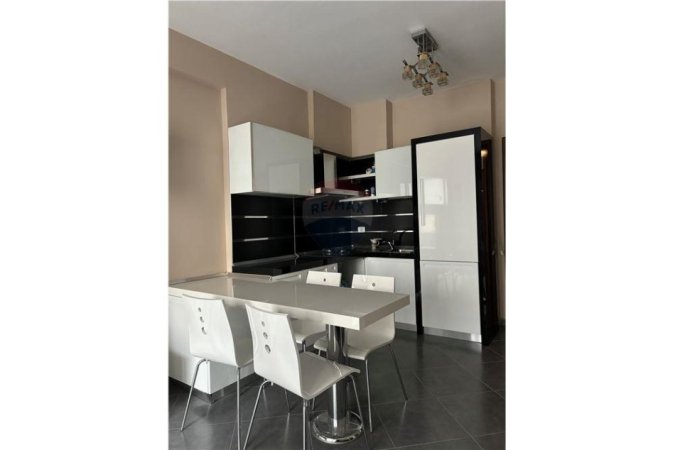 Shitet apartament 1+1 tek Kthesa e Kamzes