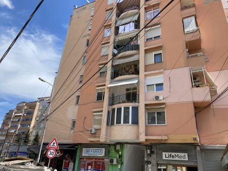 Shitet, Apartament 2+1, në Rrugën Irfan Tomini, Tiranë. AREA40097