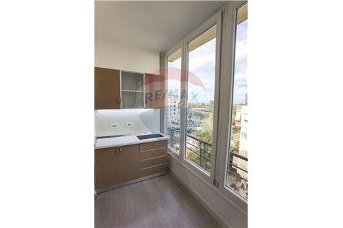 JEPET APARTAMENT 1+1 ME QIRA te Liqeni i Thate