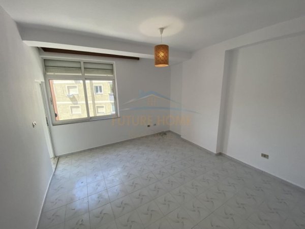 Shitet, Apartament 2+1, në Rrugën Irfan Tomini, Tiranë.