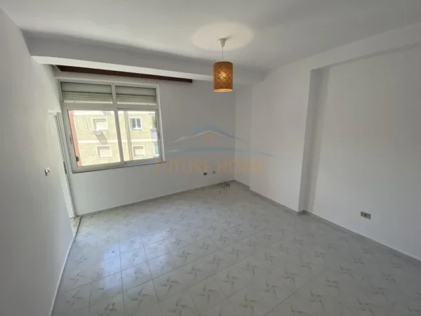 Shitet, Apartament 2+1, në Rrugën Irfan Tomini, Tiranë.