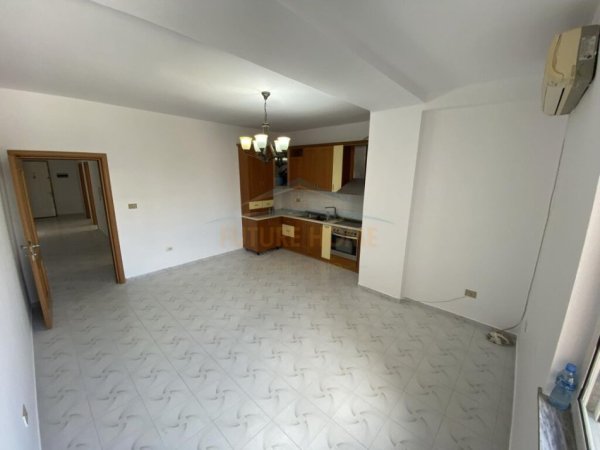 Shitet, Apartament 2+1, në Rrugën Irfan Tomini, Tiranë.