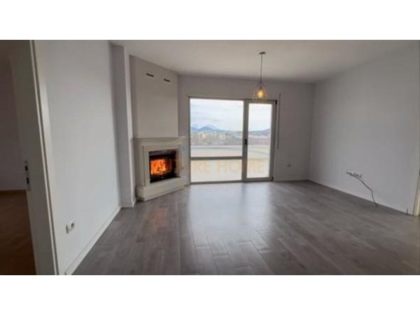 Apartamenti 2+1+2 për Shitje, në Xhamllik, Rruga Arkitekt Sinani, Tiranë.