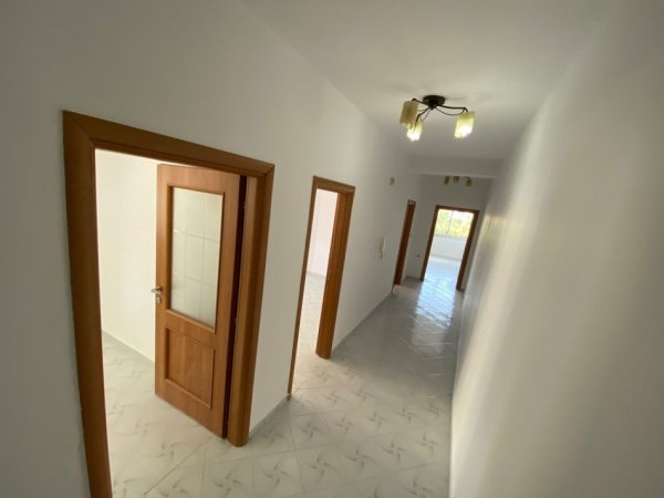 Shitet, Apartament 2+1, në Rrugën Irfan Tomini, Tiranë.