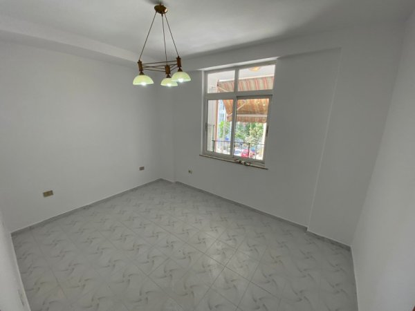 Shitet, Apartament 2+1, në Rrugën Irfan Tomini, Tiranë.