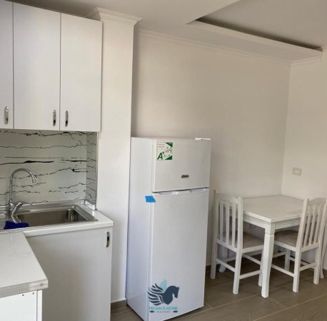 Shitet Apartament 2+1 Tek Shkolla e Bashkuar [ID PE034]