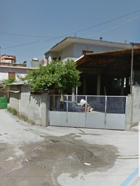Shitet Vile ne Berat, Rruga, Thoma Bello, lagjja 30 vjetori , Berat!