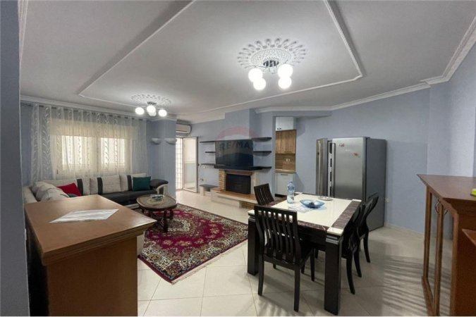 Apartament 2+1 per qira prane Gjimnazit Petro Nini