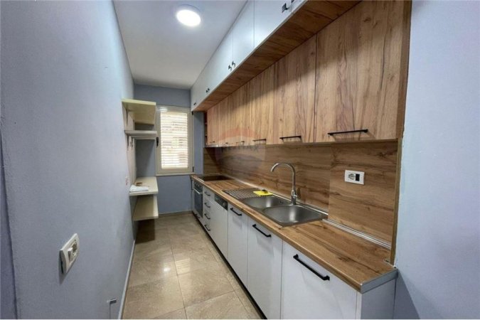 Apartament 2+1 per qira prane Gjimnazit Petro Nini