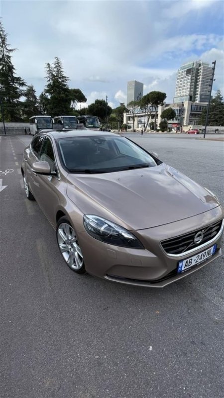 Shitet volvo v 40 D 4