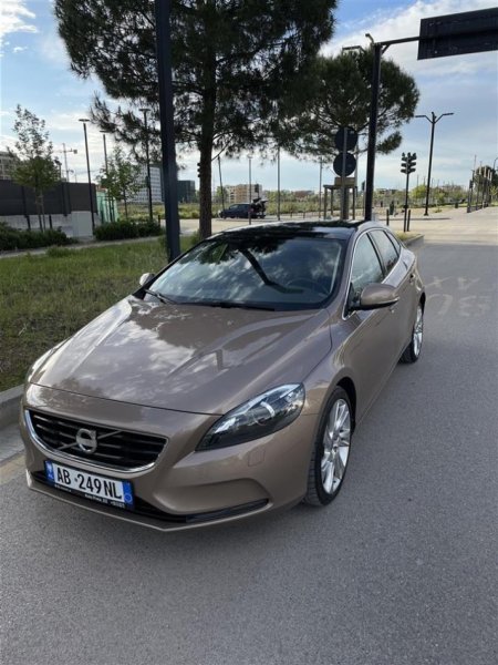 Shitet volvo v 40 D 4