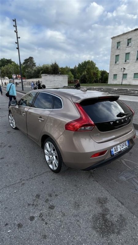 Shitet volvo v 40 D 4