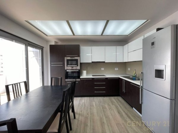 JEPET ME QIRA APARTAMENT 2+1+2 TUALETE PRANE QENDRES KRISTAL