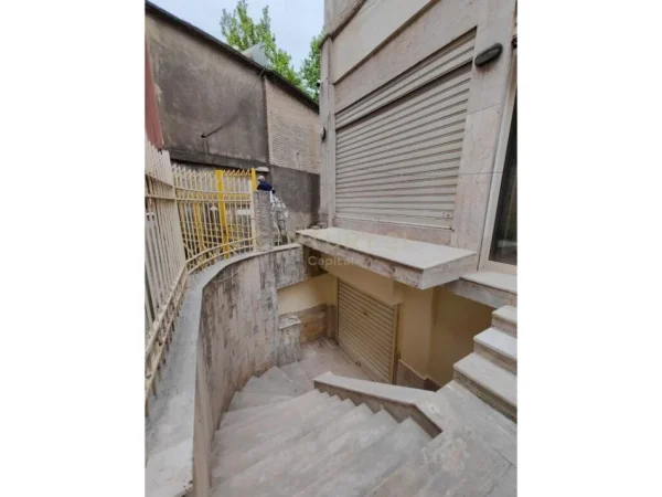 Njësi komerciale për Qera në Brrakë, Tiranë