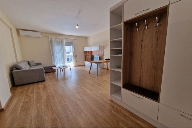 Apartament 2+1+2 ne shitje prane Bulevardit,Vlore