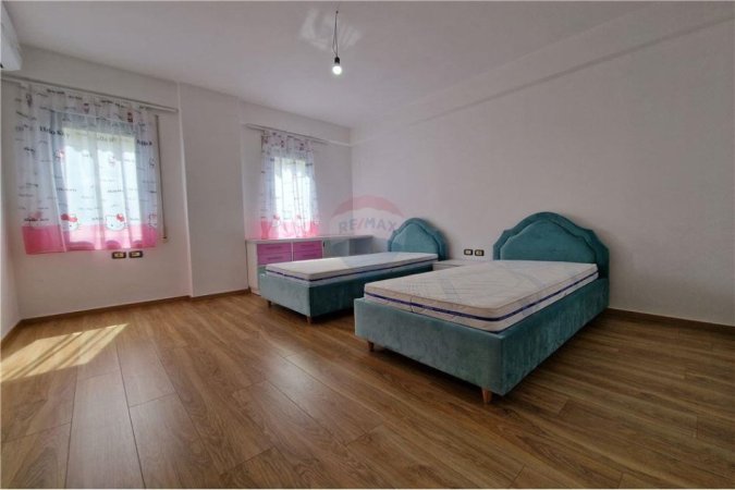 Apartament 2+1+2 ne shitje prane Bulevardit,Vlore