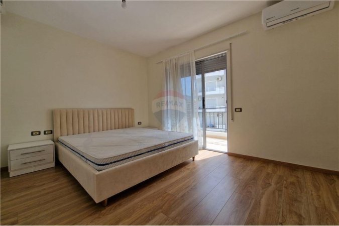 Apartament 2+1+2 ne shitje prane Bulevardit,Vlore