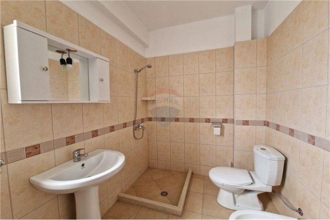 Apartament 2+1+2 ne shitje prane Bulevardit,Vlore