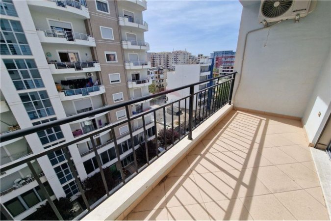 Apartament 2+1+2 ne shitje prane Bulevardit,Vlore