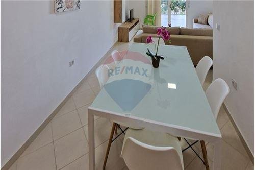 Apartament 2+1 ne shitje ne Uje te Ftohte,Vlore