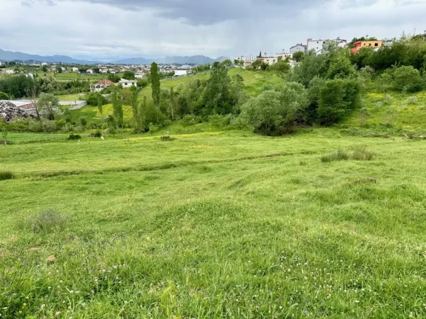 Tirane, shes truall 4.500 m² 160.000 Euro (Babrru)