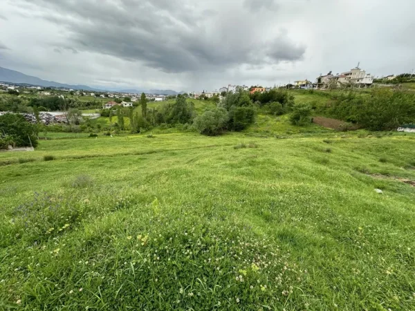 Tirane, shes truall 4.500 m² 160.000 Euro (Babrru)