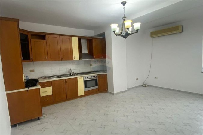 Shitet apartament 3+1 te stacioni i fundit i Tiranes se Re, 165'000 Euro