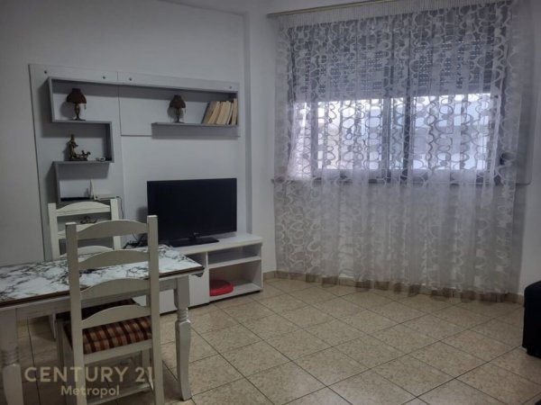 JAPET PER QIRA APARTAMENT 1+1, RRUGA E KAVAJES, PRANE GLOBE!
 Tirana, Albania