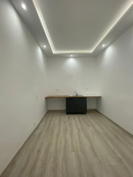 Jepet me qera ambient biznes me bulevard, Durrës