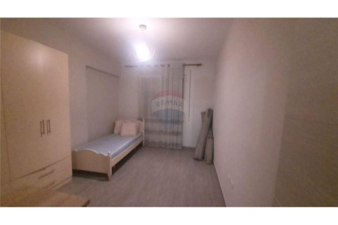 Shitet apartament 2+1 tek Rruga e Ullishtes