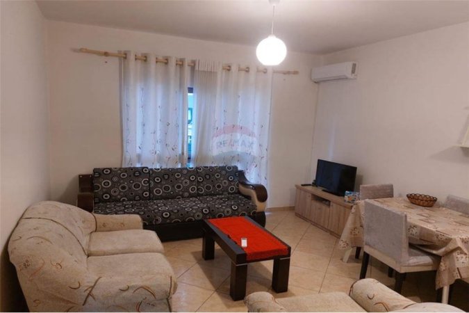 Jepet apartament 1+1 me qera ne Astir, 400 Euro