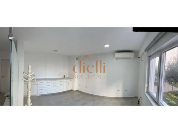 Zyre Per Qira Tek "Ish Fusha Aviacionit"