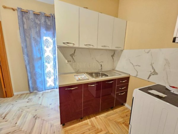 Jepet apartament me qira 1+1!, 400euro