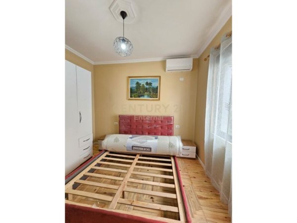 Jepet apartament me qira 1+1!, 400euro