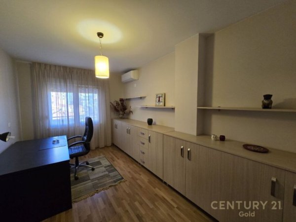 APARTAMENT 3+1+2 PER QIRA TEK RRUGA E ELBASANIT,PRANE MULLIRIT TE VJETER!