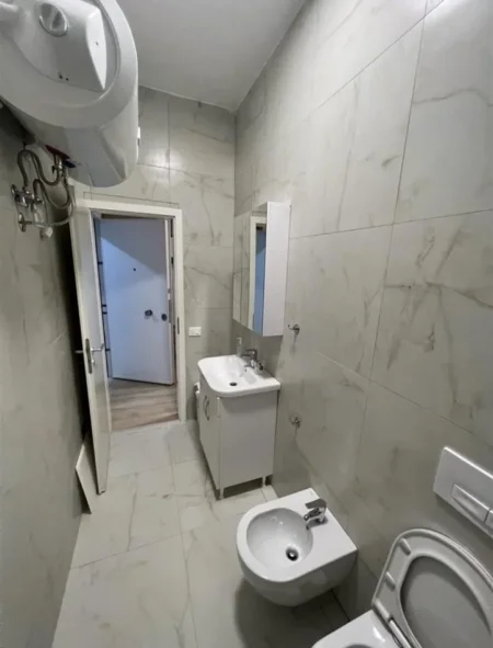 Qira 350€, Ali Demi Kompleksi Mangalem!