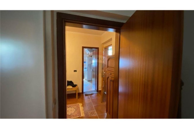 JEPET APARTAMENT 2+1 ME QIRA ne Brryl te Rruga Bardhyl